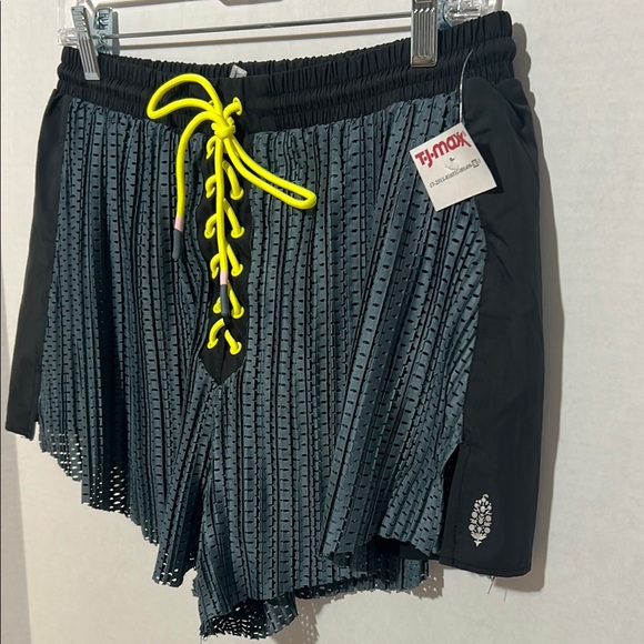 Free People Movement - Playoff Shorts Size Large - Picture 4 of 16